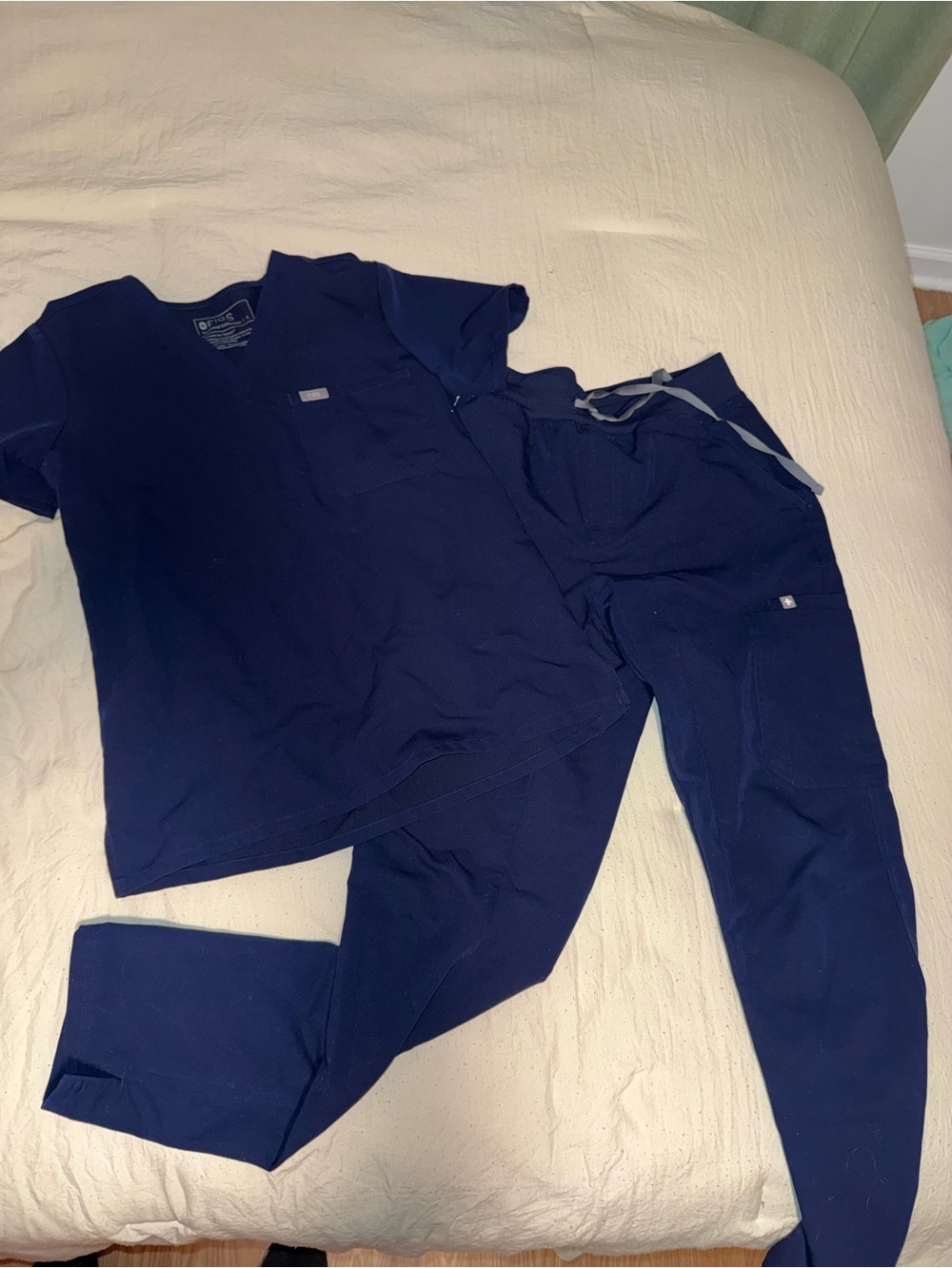 Figs Women's Scrub Sets - Picture 2 of 4